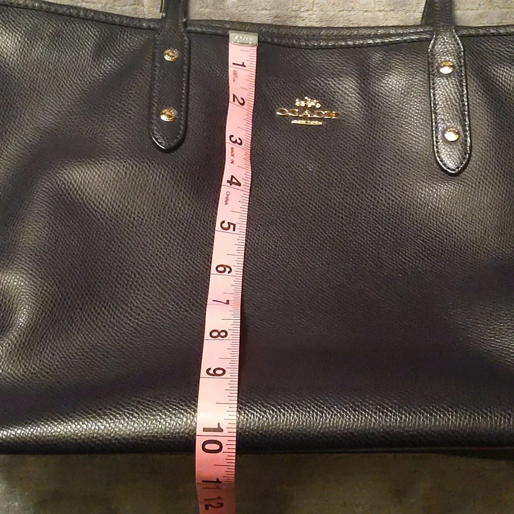 Coach Navy Blue Tote bag with gold hardware - Picture 11 of 13